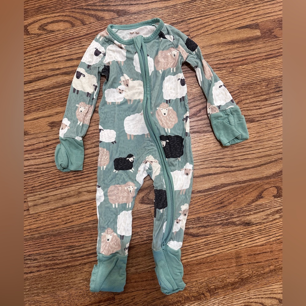 Little Sleepies “Little Sheepies” 0-3 zippy in EUC